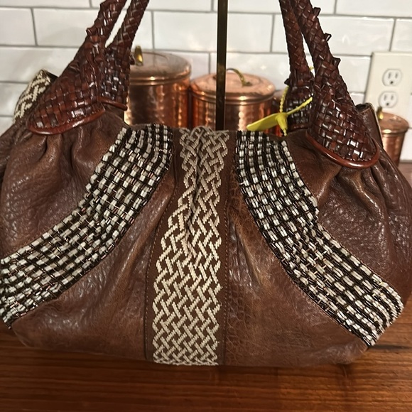 Large beaded fendi spy bag. Euc. Coa included - Picture 8 of 16